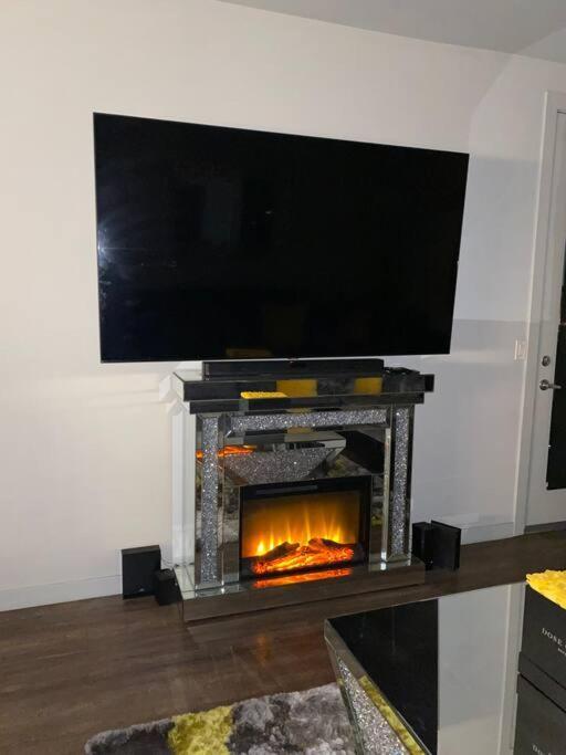 The Luxurious Doses Of Roses 2 Bedroom Next To Angels Stadium 6 Mins From Disney Apartment Anaheim