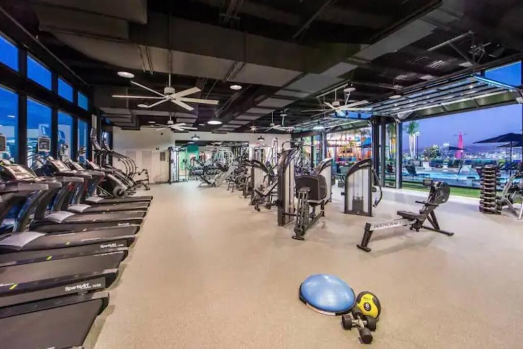 The Luxurious Doses Of Roses 2 Bedroom Next To Angels Stadium 6 Mins From Disney *