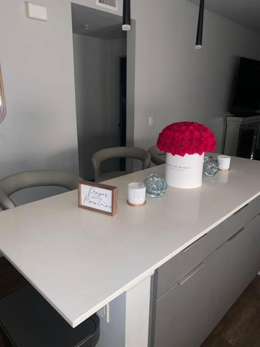 Apartment The Luxurious Doses Of Roses 2 Bedroom Next To Angels Stadium 6 Mins From Disney Anaheim