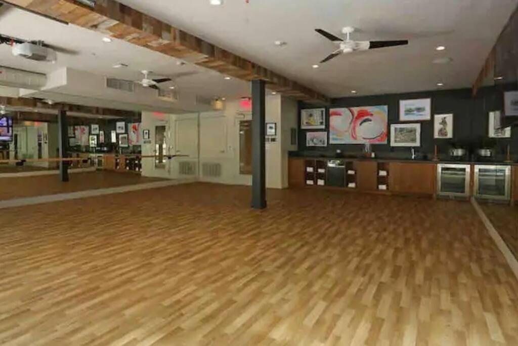 Apartment The Luxurious Doses Of Roses 2 Bedroom Next To Angels Stadium 6 Mins From Disney