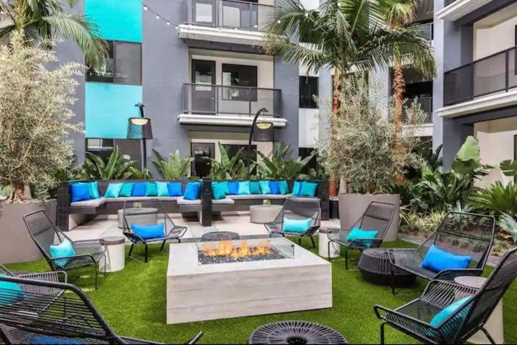 The Luxurious Doses Of Roses 2 Bedroom Next To Angels Stadium 6 Mins From Disney *