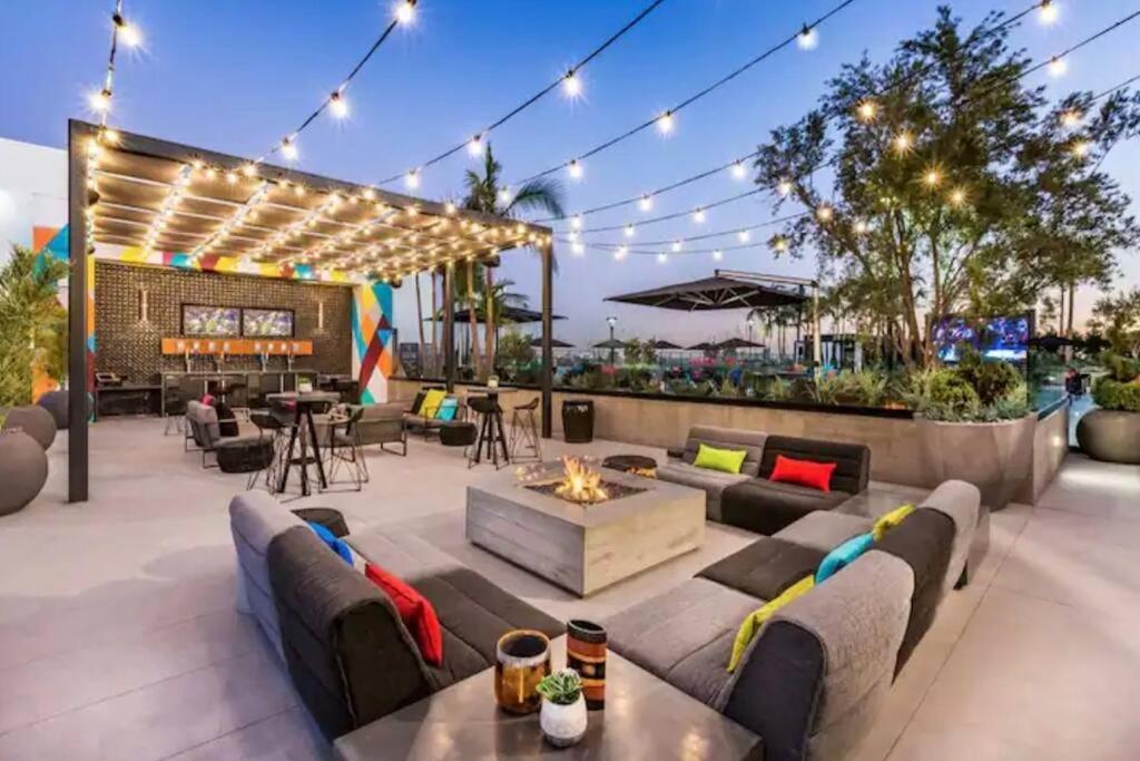 Apartment The Luxurious Doses Of Roses 2 Bedroom Next To Angels Stadium 6 Mins From Disney