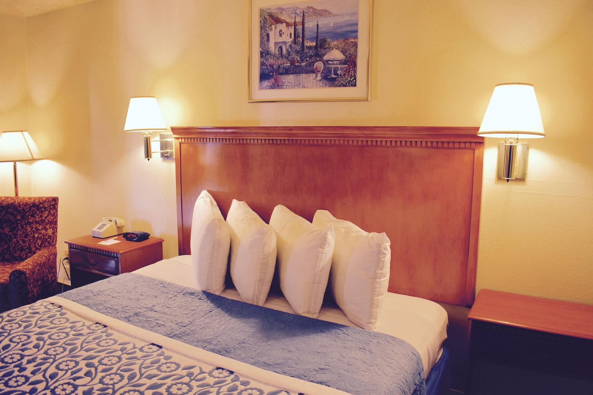 Days By Wyndham Near The Park Hotel Anaheim