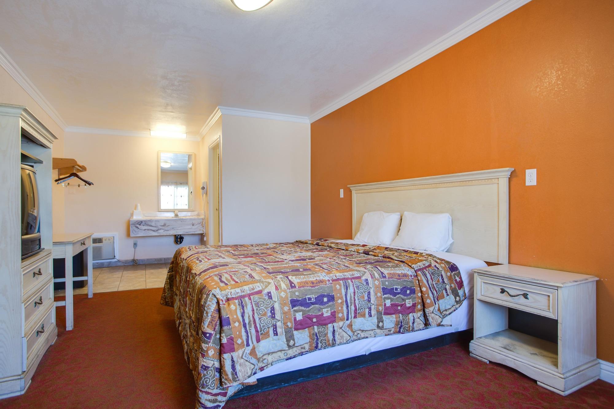 Hotel Abby's Anaheimer - Across Disneyland Park 2*