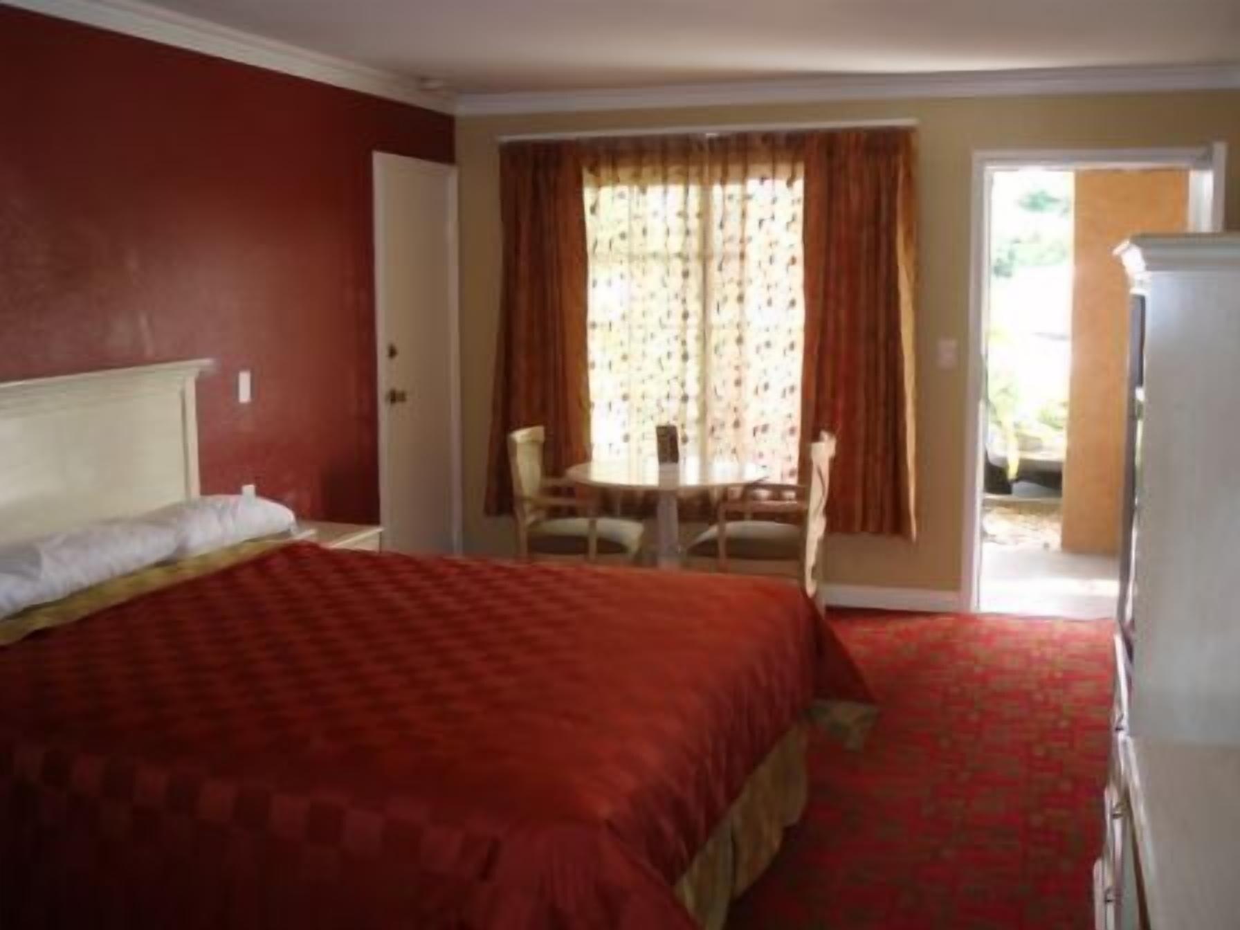 Abby's Anaheimer - Across Disneyland Park Hotel 2*