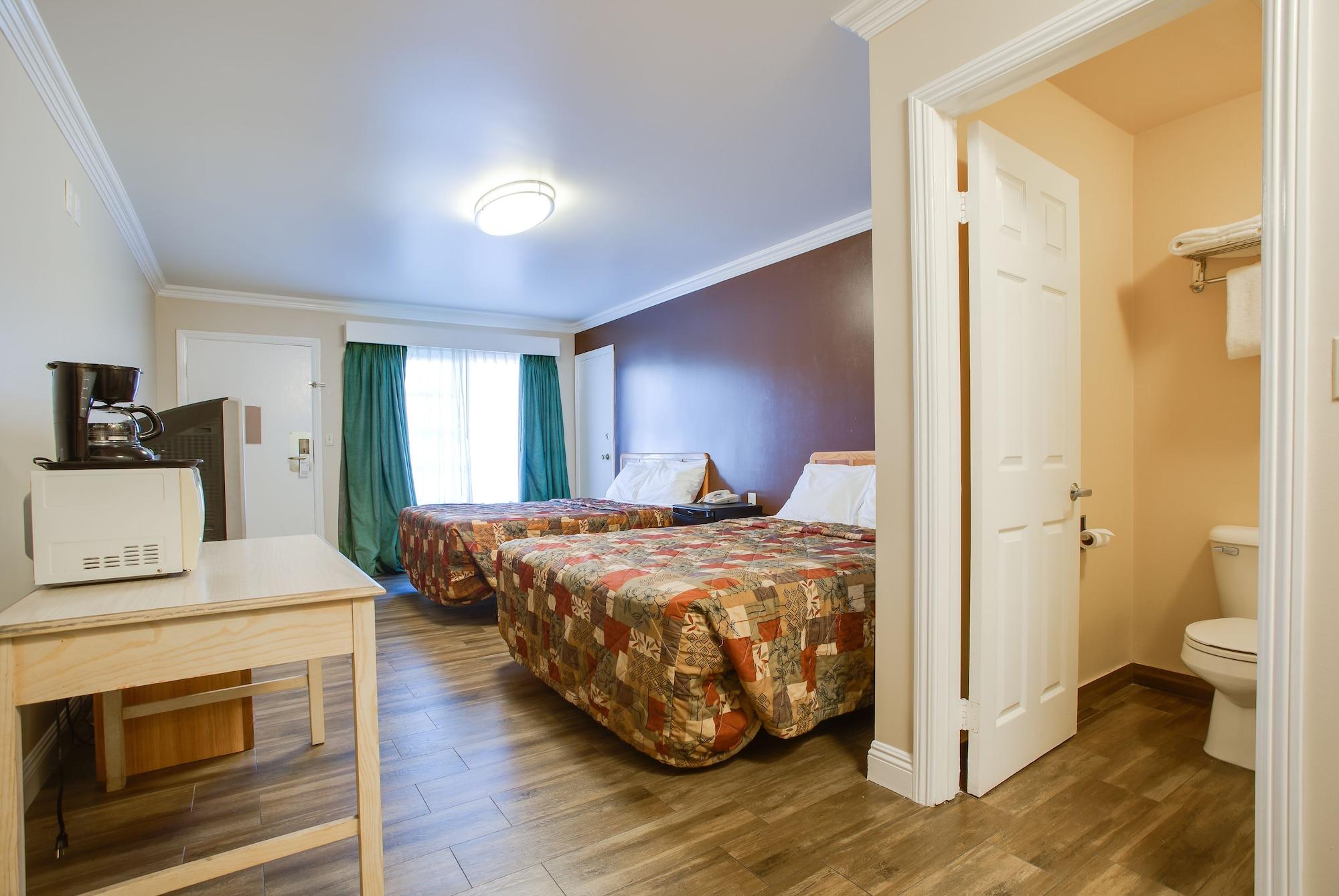 Hotel Abby's Anaheimer - Across Disneyland Park