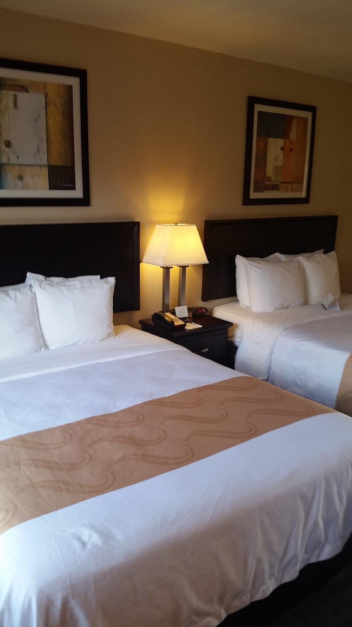 Hotel Quality & At The Park 2*