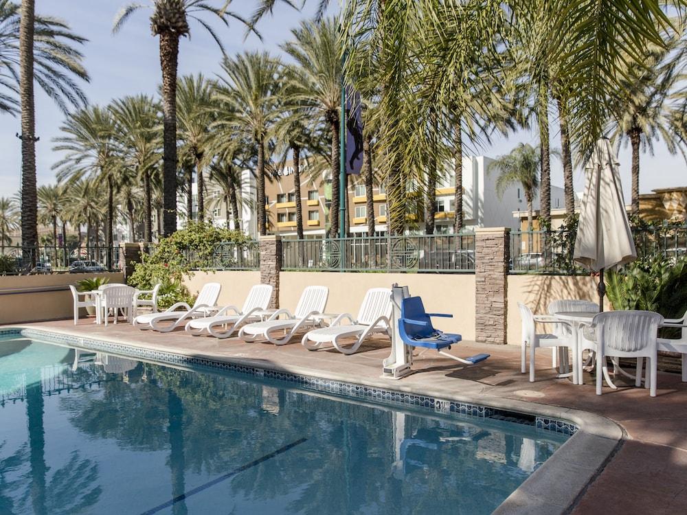 Motel Islander And Near Park And Convention Center 2*