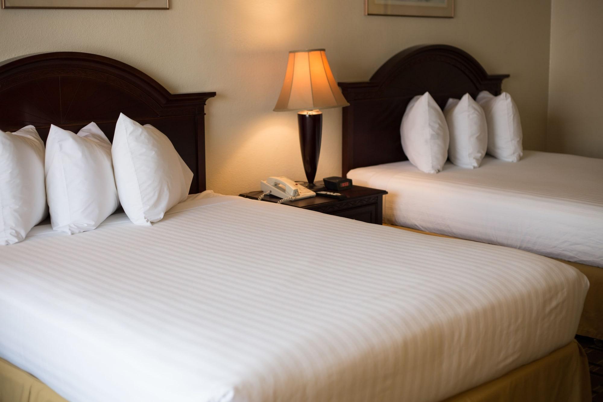 Hotel Queens Anaheim