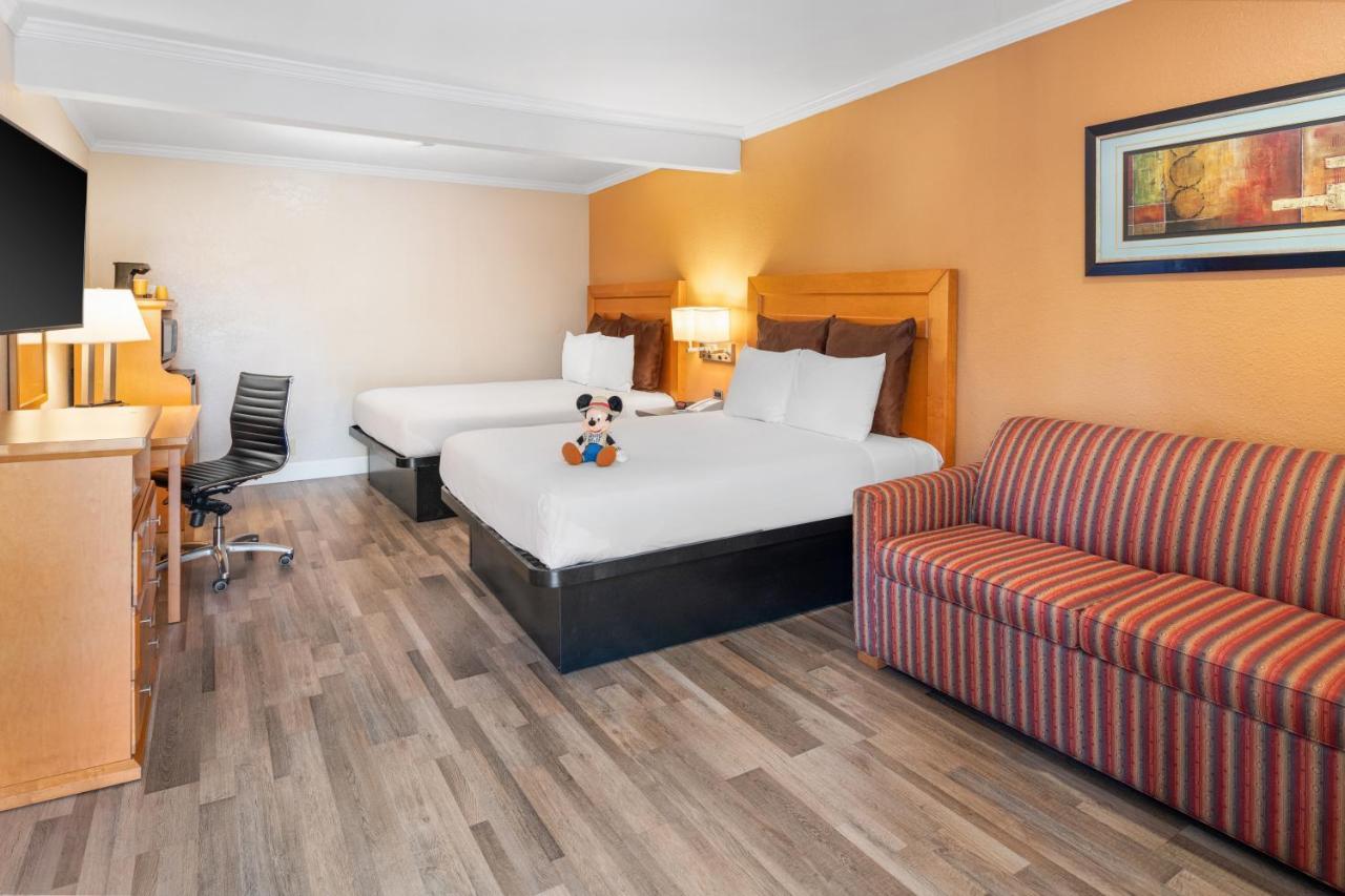 Motel Islander And Near Park And Convention Center Anaheim