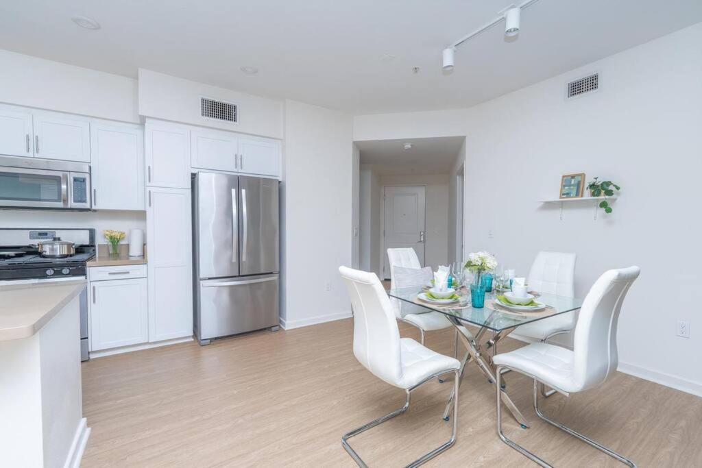 Amazing 2 Bedroom 7 Min From Disneyland W Free Parking Apartment *