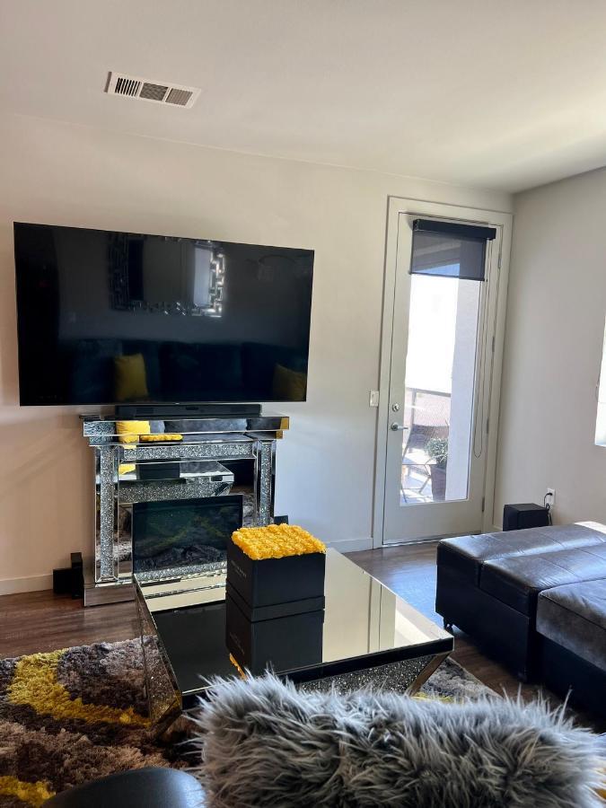 The Luxurious Doses Of Roses 2 Bedroom Next To Angels Stadium 6 Mins From Disney Apartment