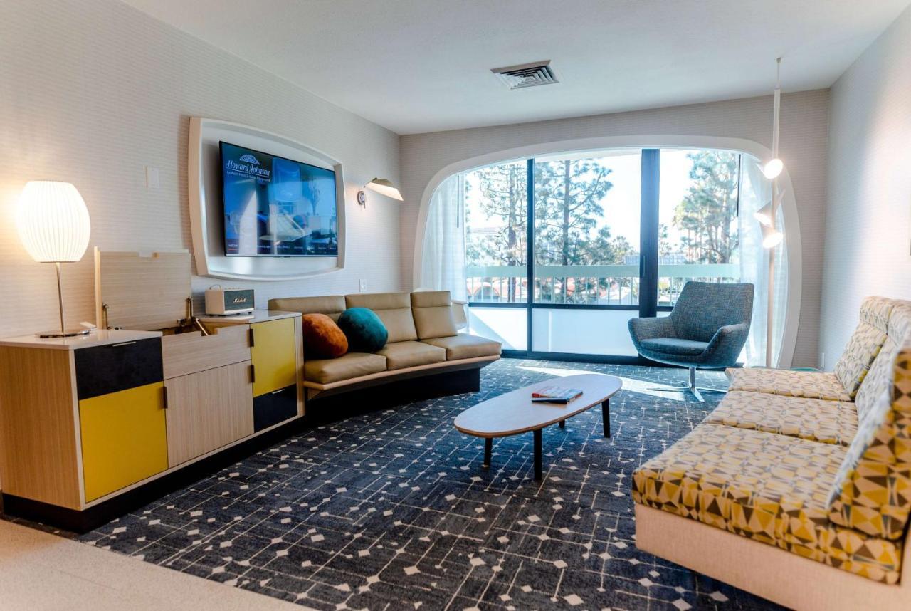 Howard Johnson By Wyndham & Water Playground Hotel Anaheim