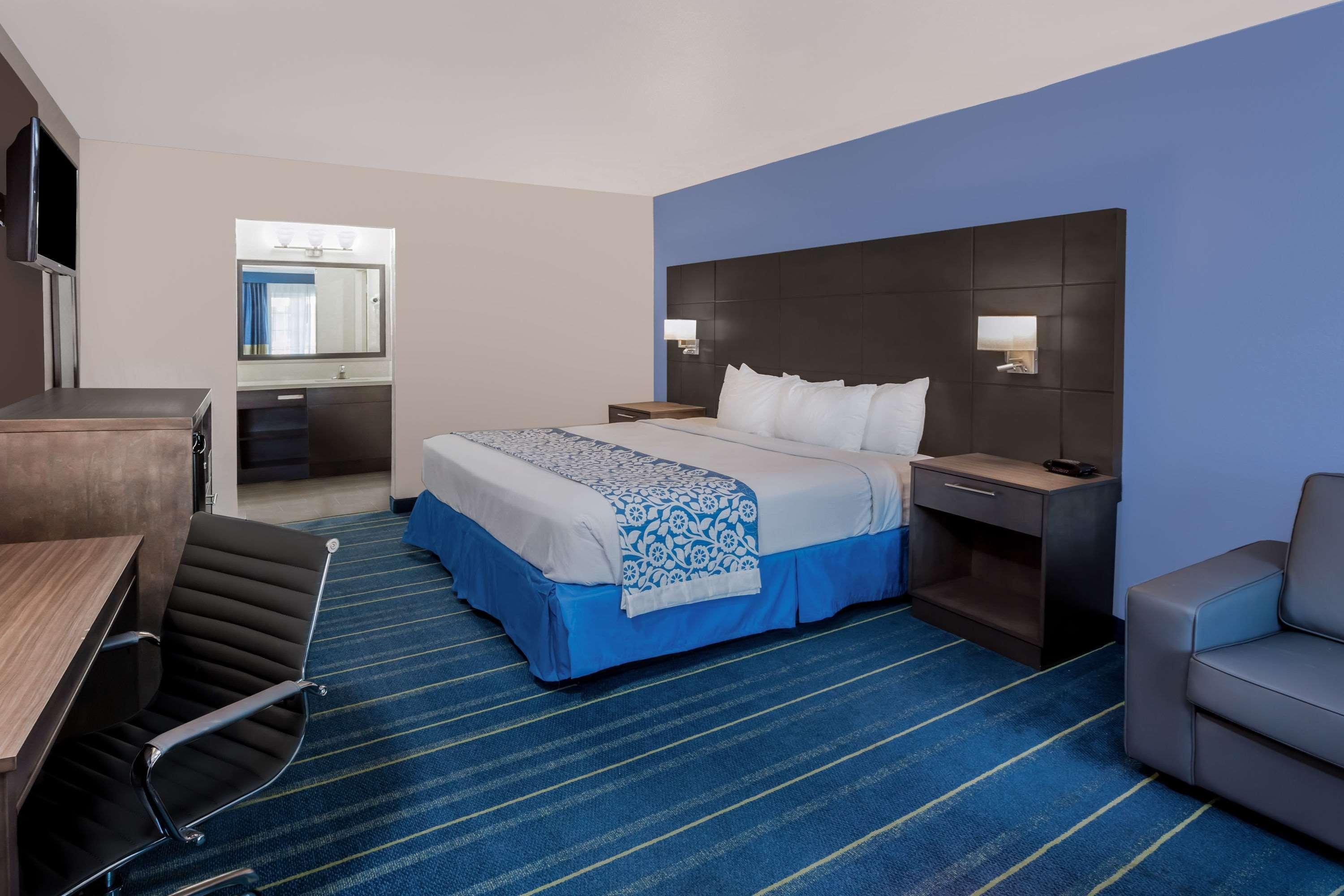 Days & By Wyndham At Disneyland Park Motel Anaheim