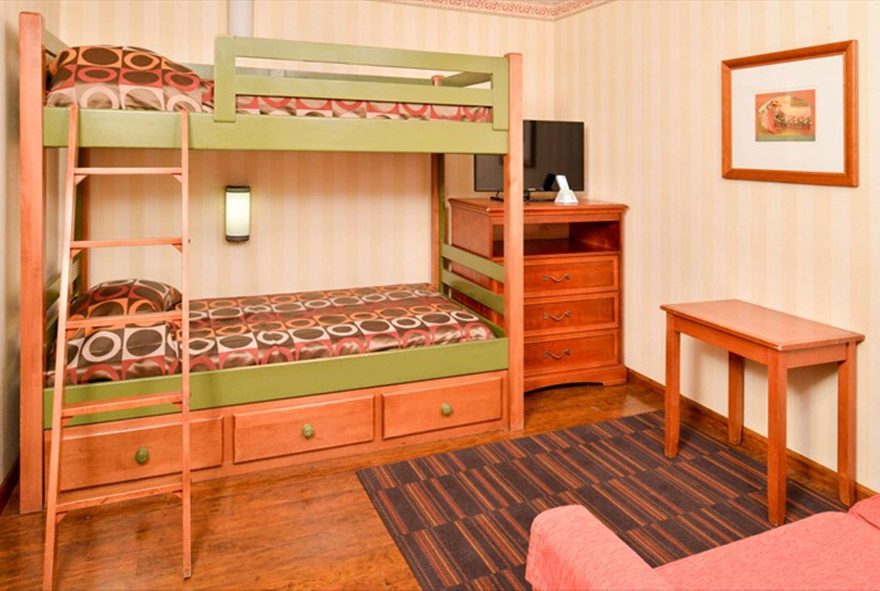 Western Raffles & Hotel Anaheim