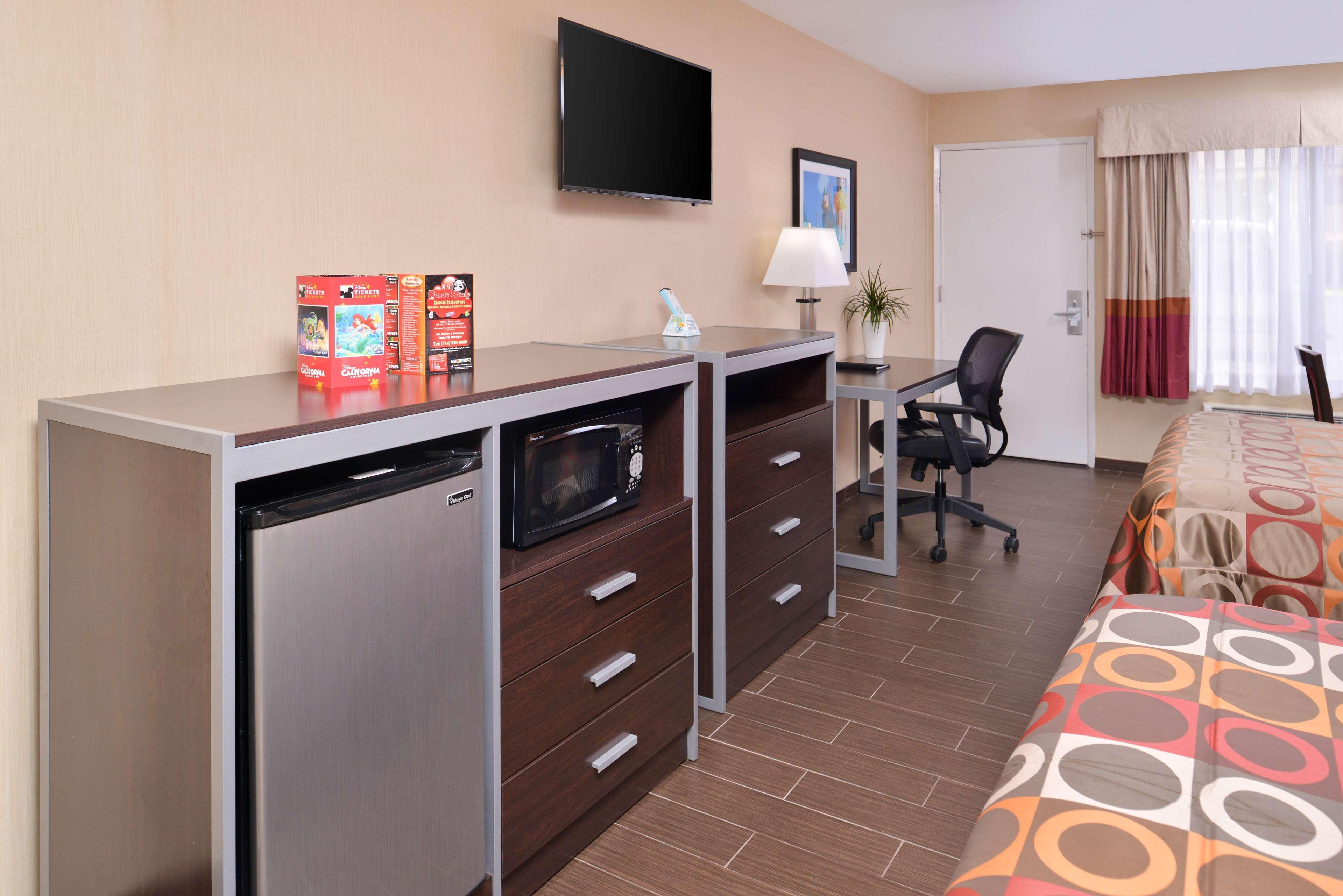 Western Raffles & 3* Anaheim