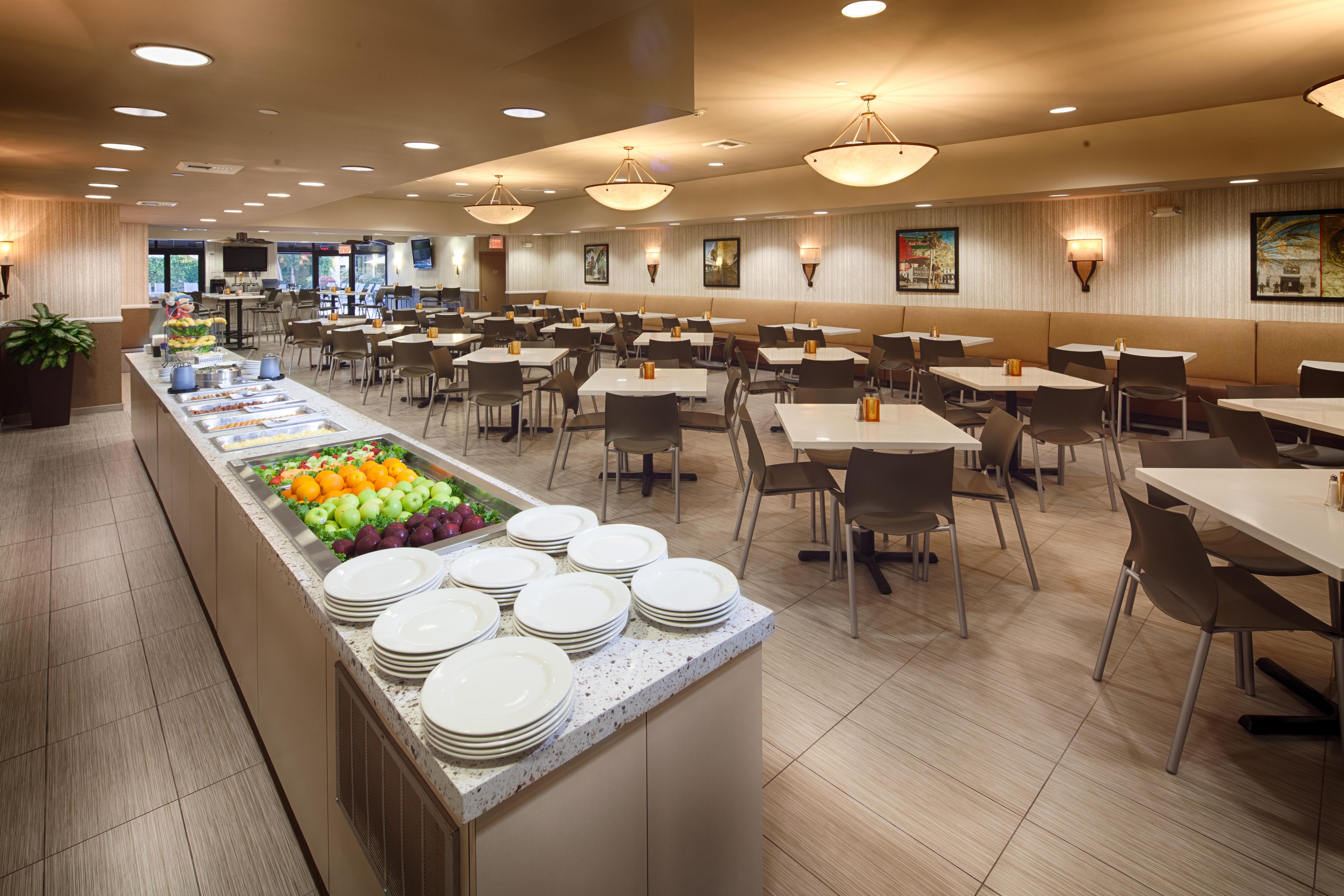Lulu, Bw Premier Collection Hotel Anaheim