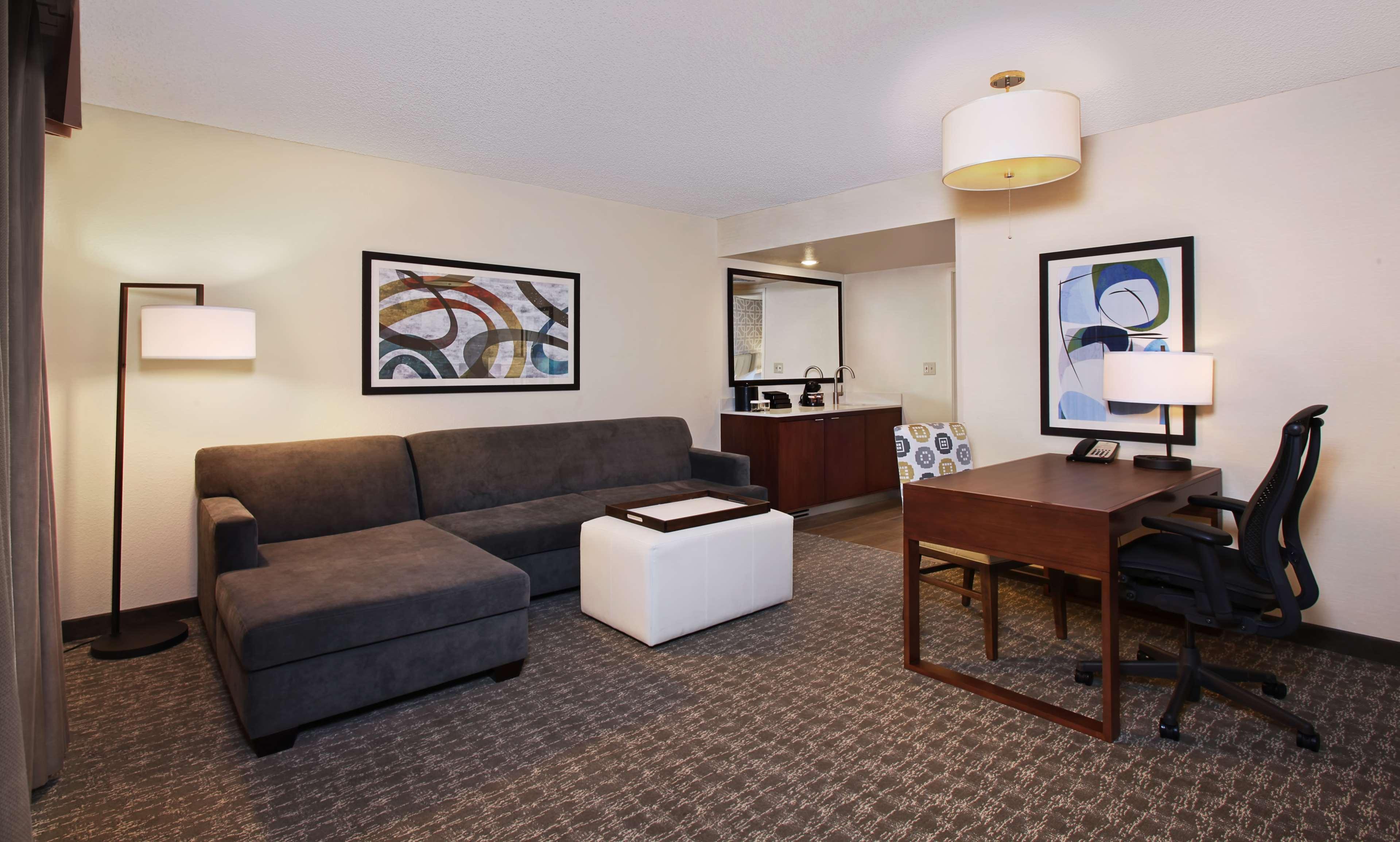 Hotel Embassy By Hilton North
