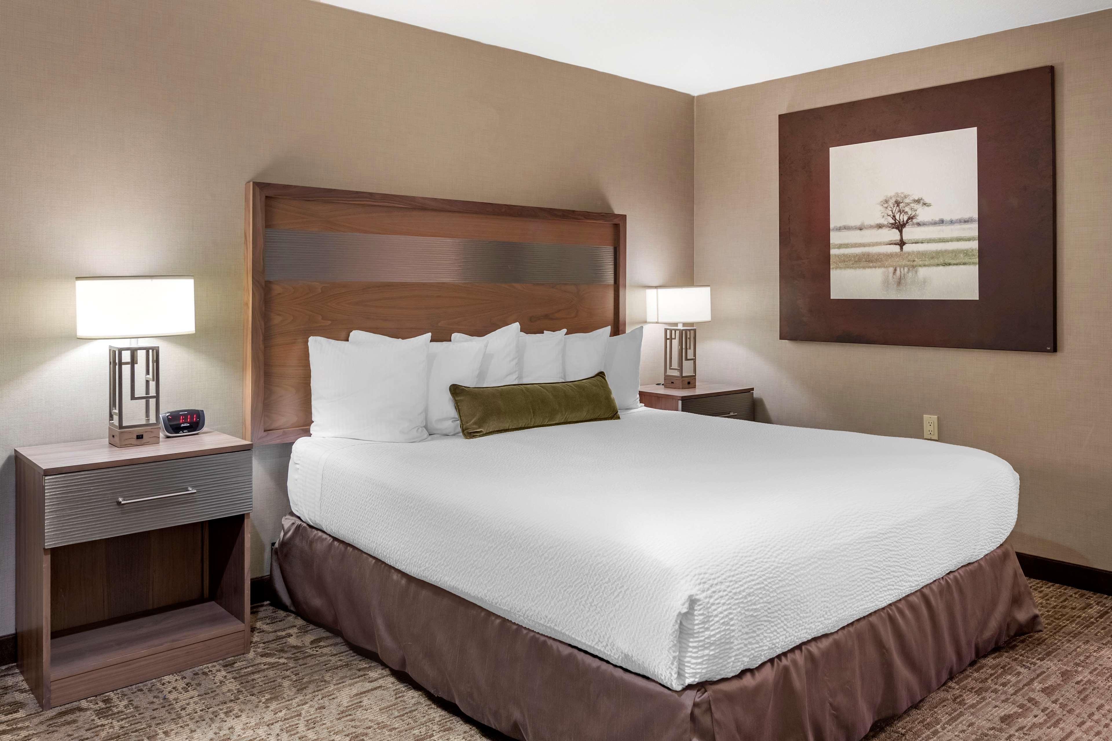 Western 3* Anaheim