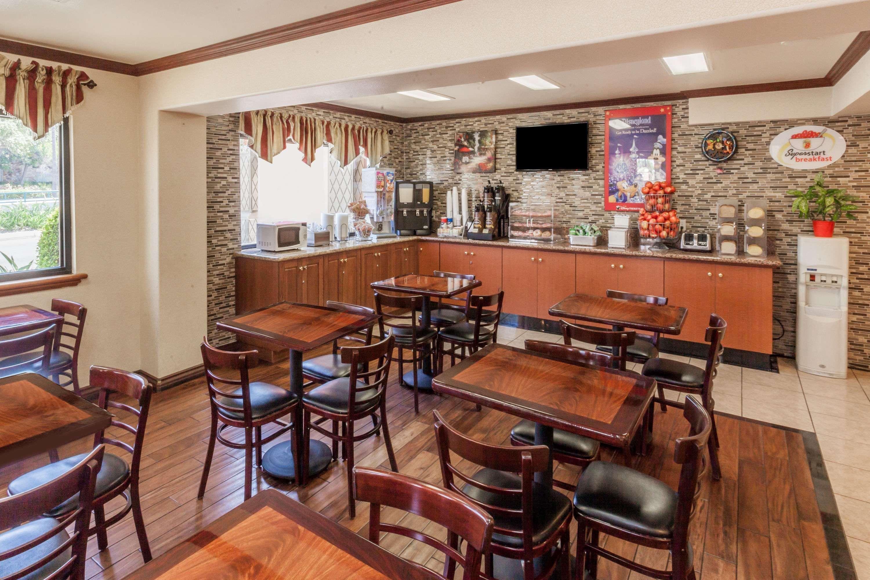 Super 8 By Wyndham Anaheim/disneyland Drive 2*