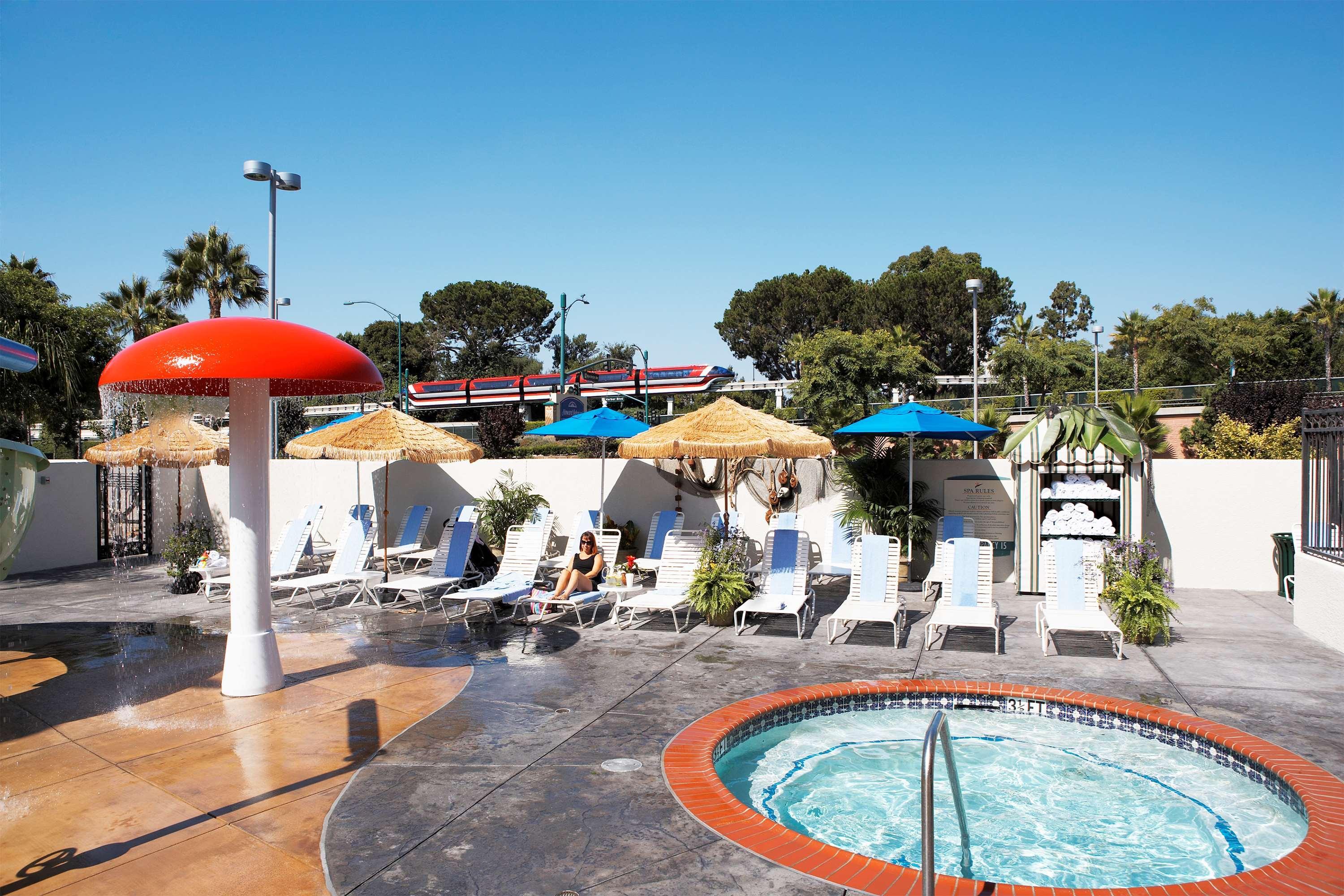 Hotel Howard Johnson By Wyndham & Water Playground Anaheim