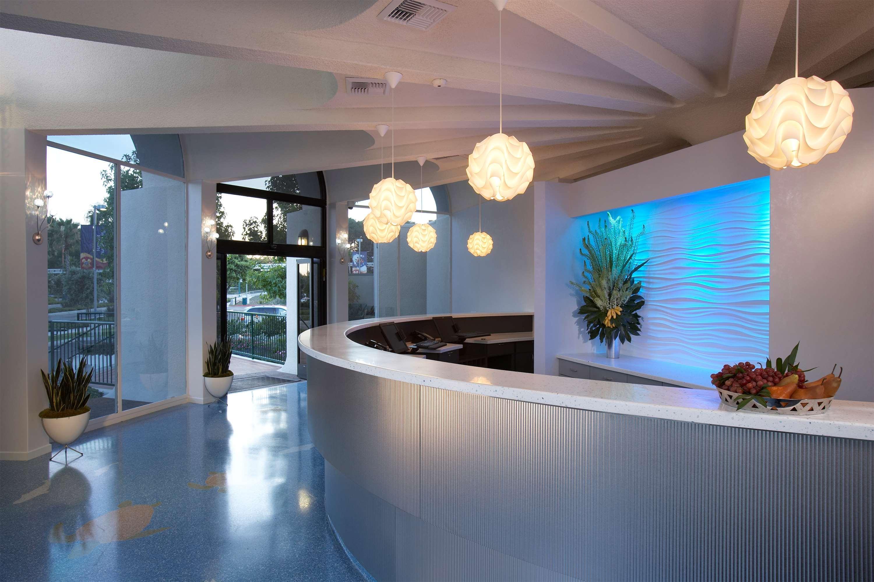 Hotel Howard Johnson By Wyndham & Water Playground Anaheim