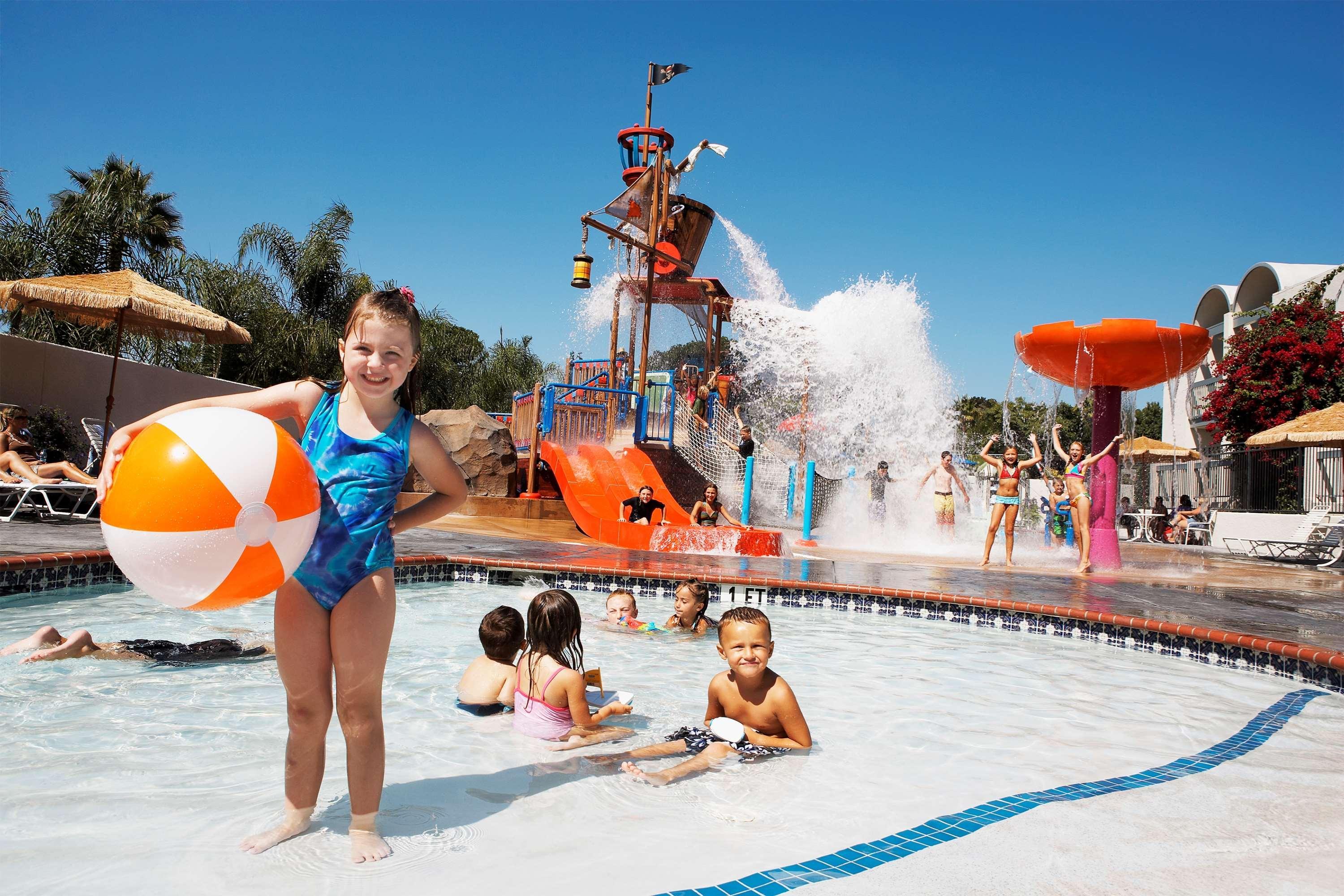 Hotel Howard Johnson By Wyndham & Water Playground Anaheim