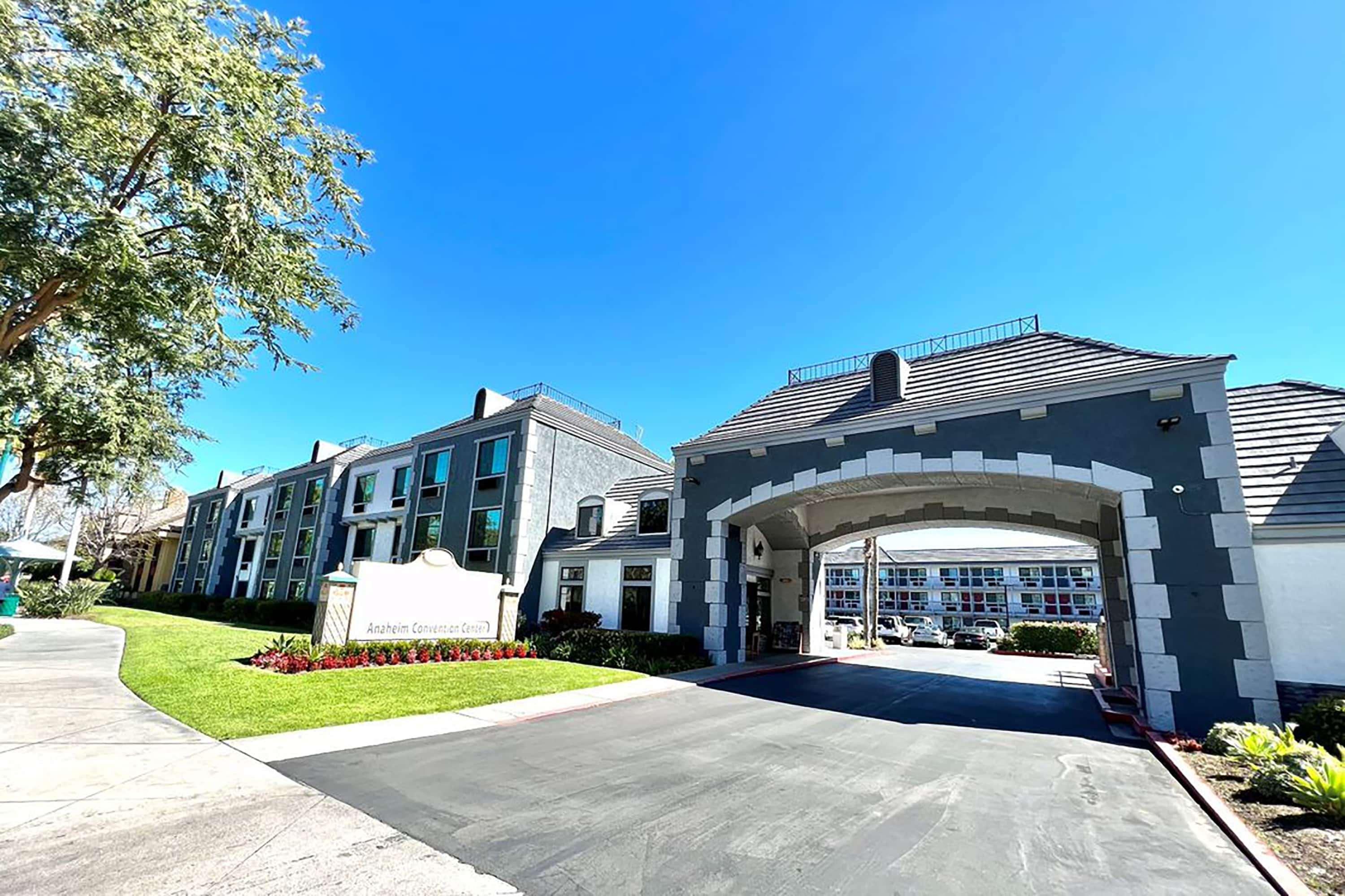 Ramada By Wyndham Convention Center Hotel Anaheim