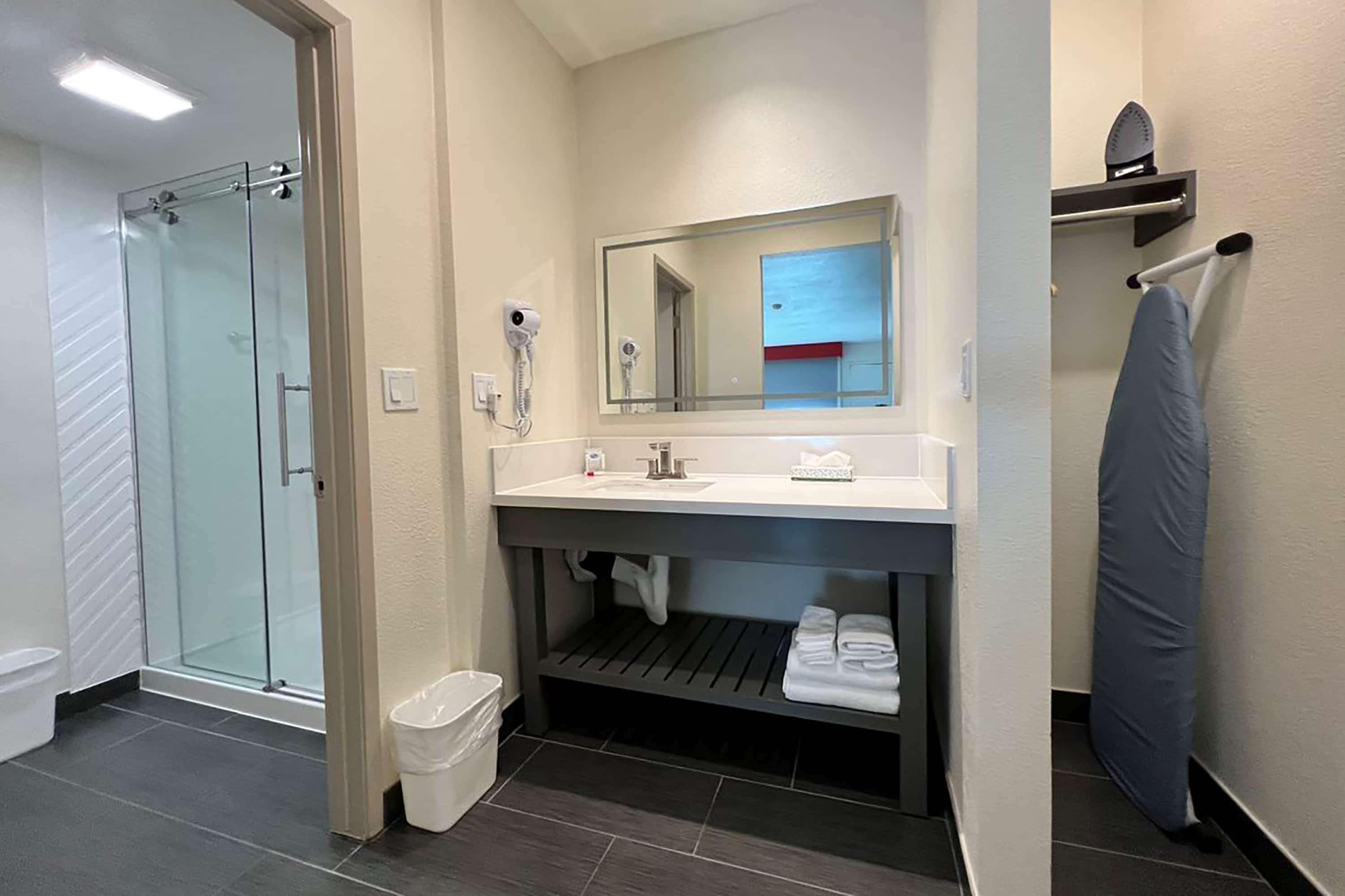 Ramada By Wyndham Convention Center 2*
