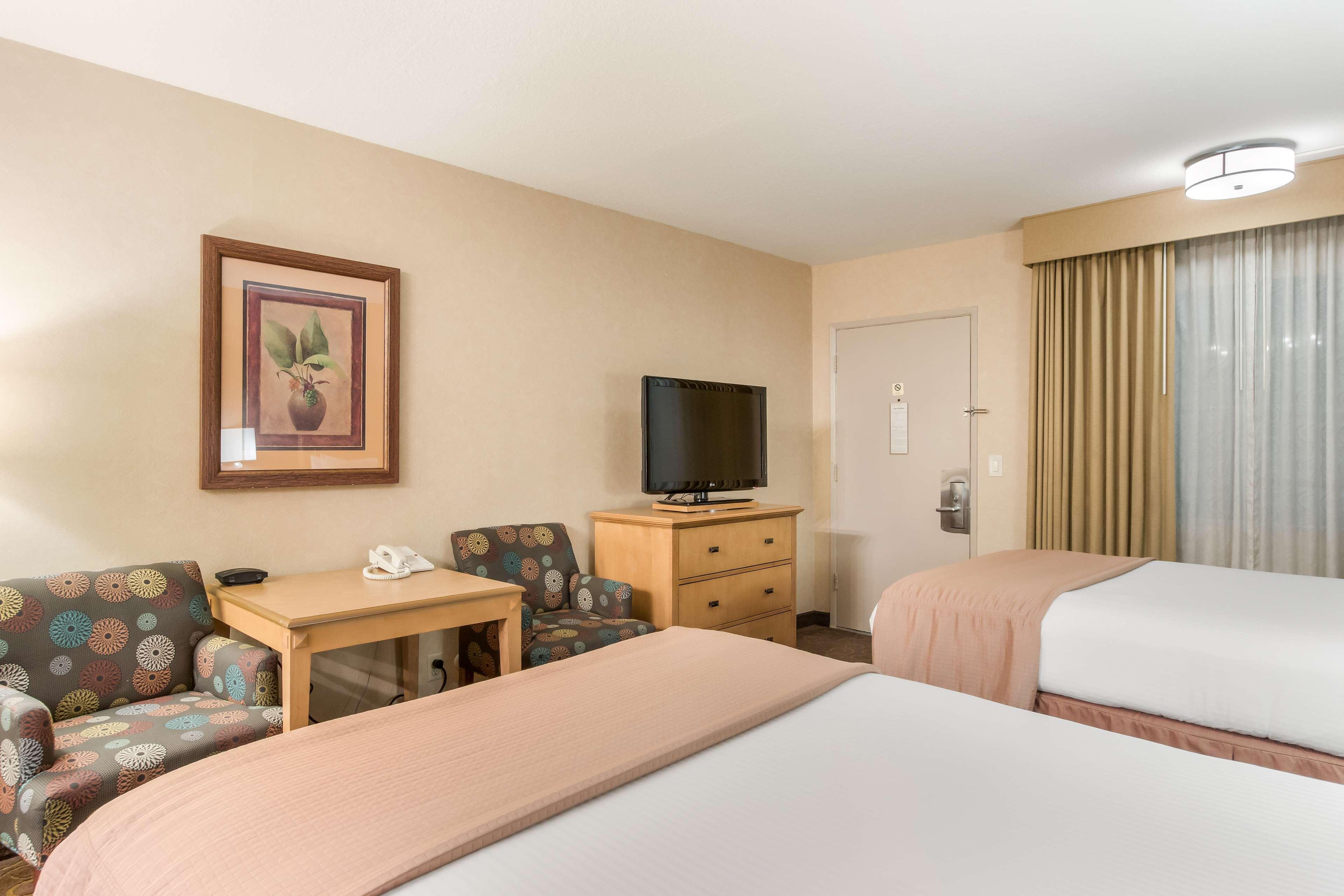 Western Pavilions 3* Anaheim