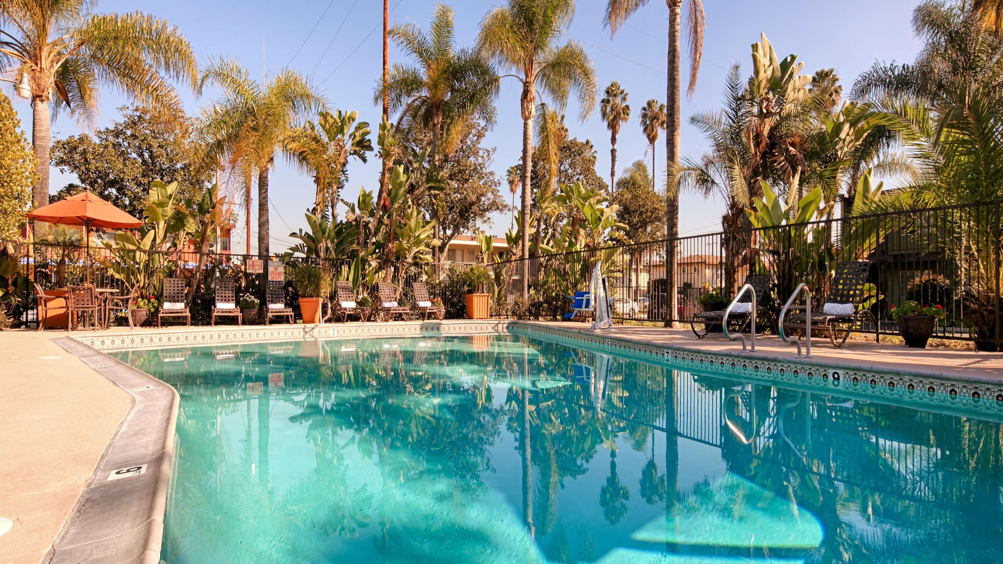 Western Pavilions 3* Anaheim