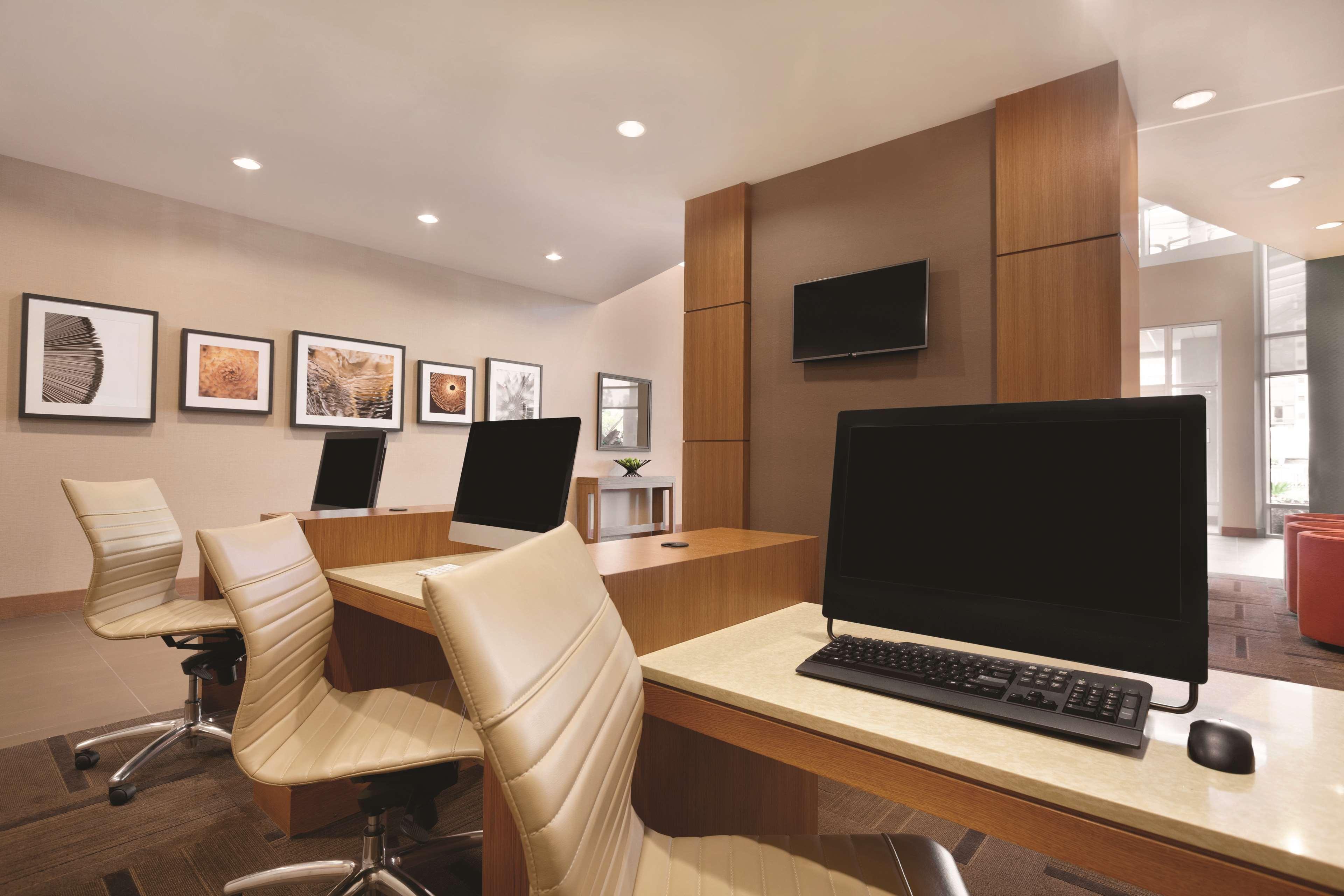 Hyatt Place At / Convention Center 3*