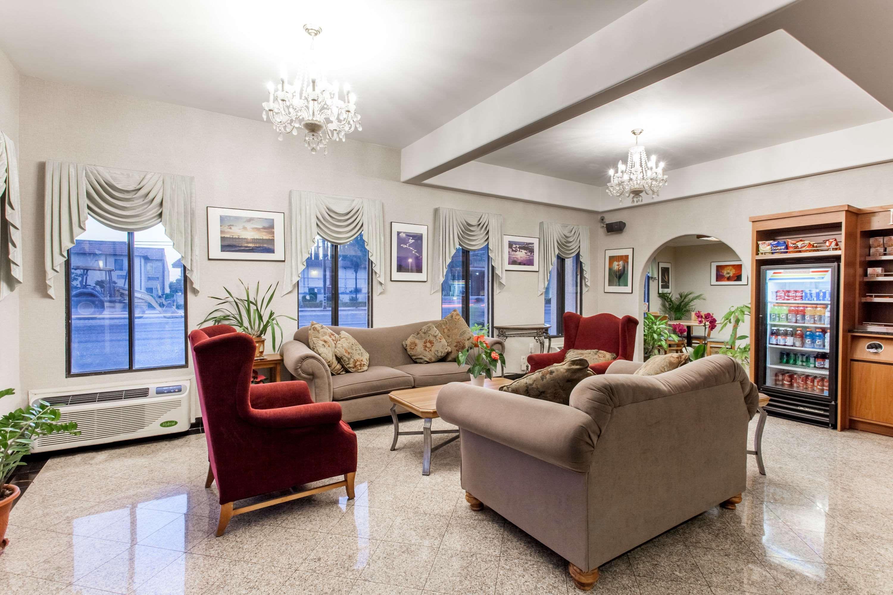 Days By Wyndham Near The Park 2*