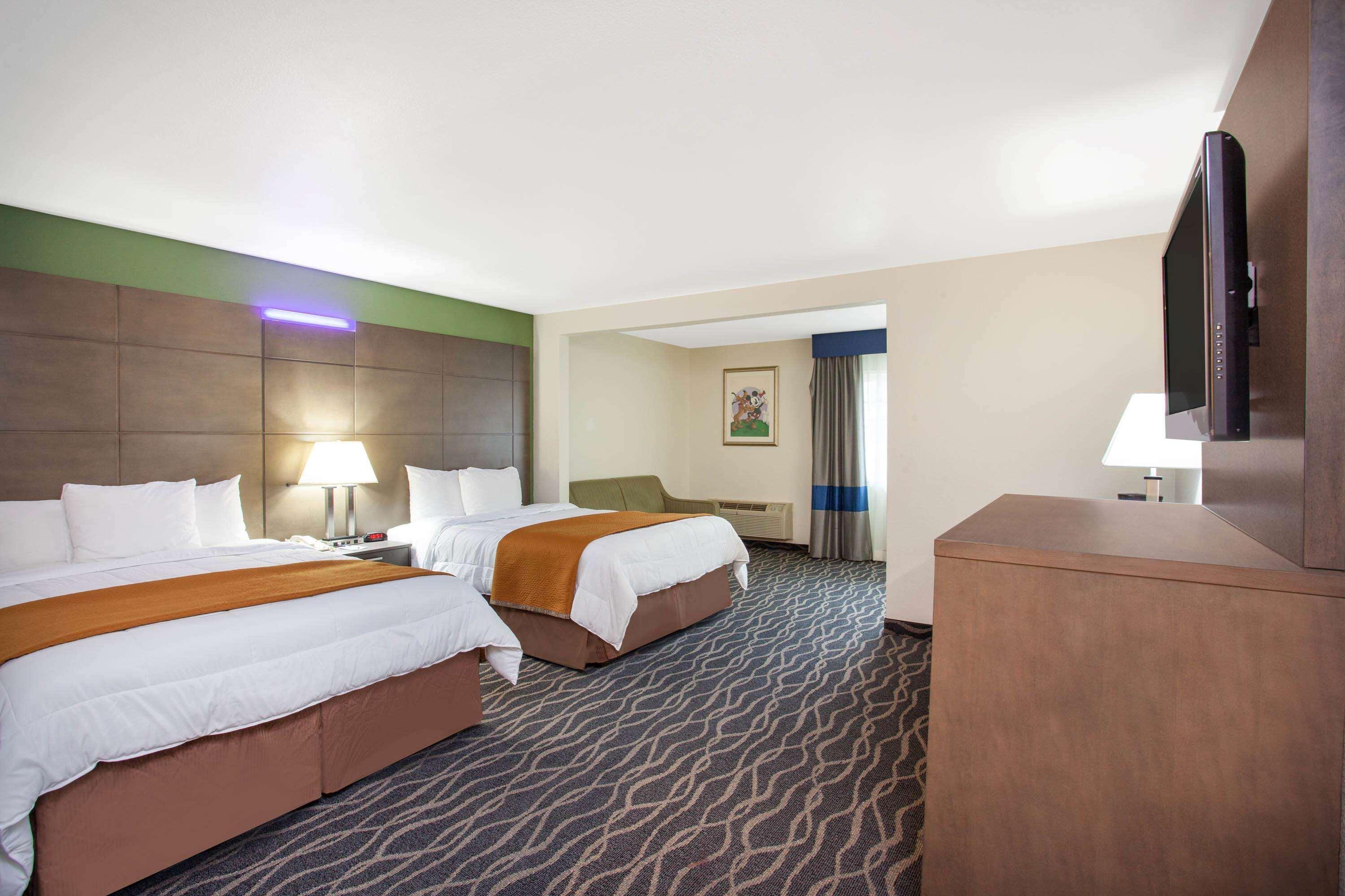 Travelodge & By Wyndham On Disneyland Dr Hotel