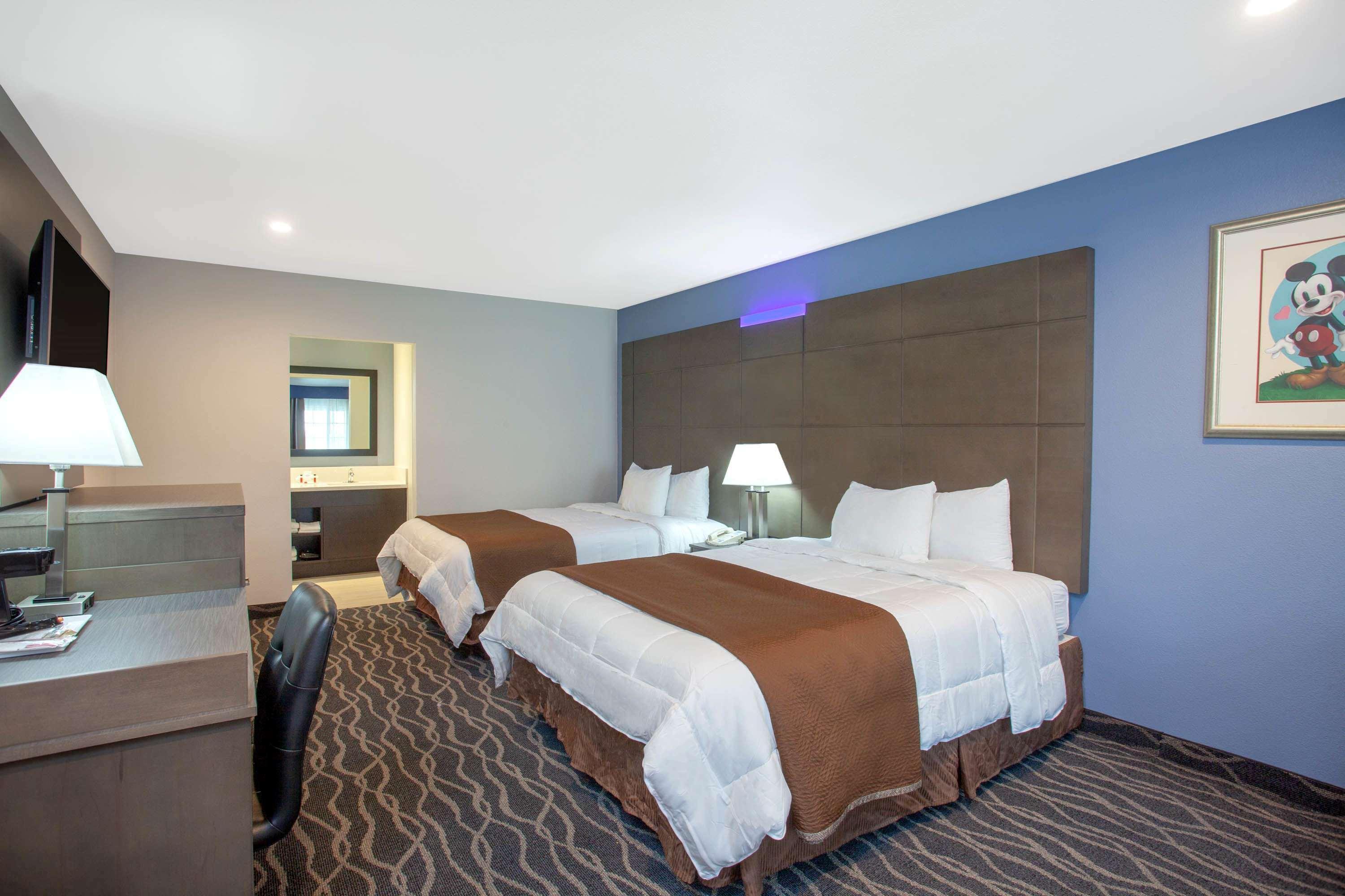 Travelodge & By Wyndham On Disneyland Dr