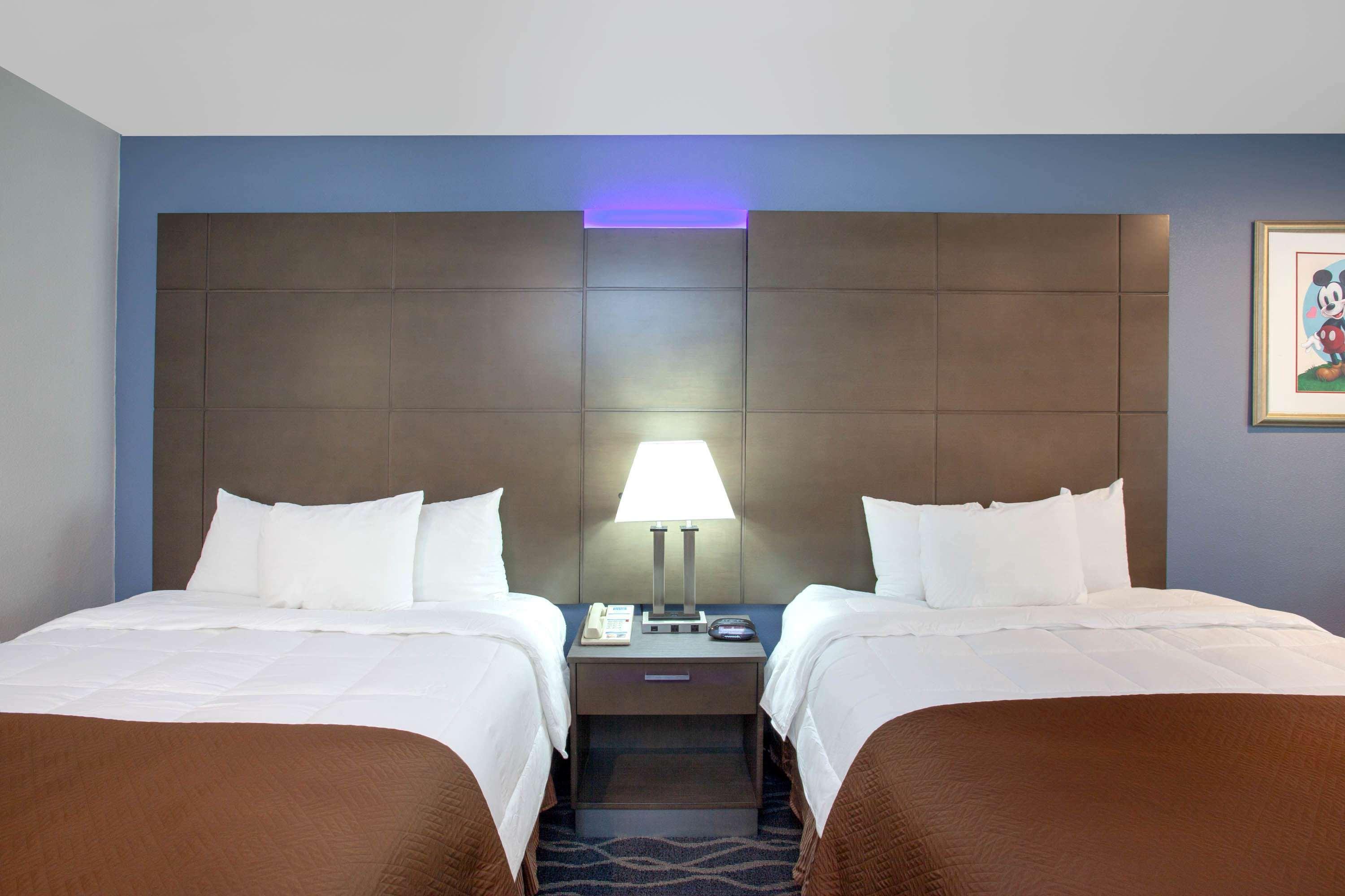 Travelodge & By Wyndham On Disneyland Dr Hotel 2*