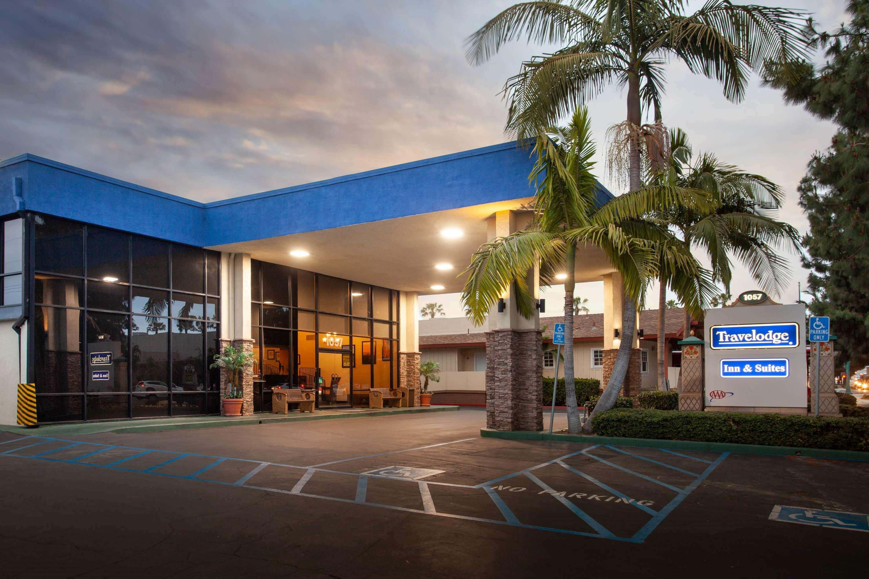 Hotel Travelodge & By Wyndham On Disneyland Dr 2*