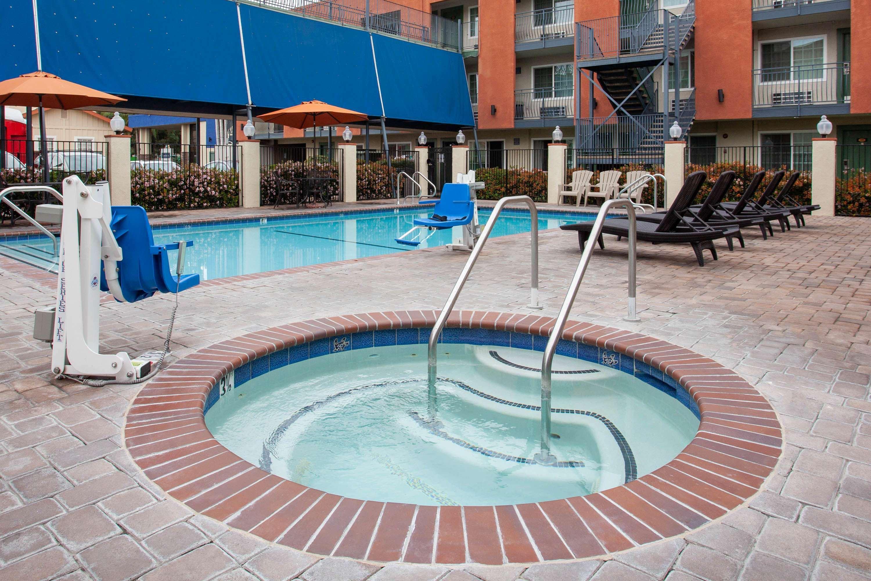 Travelodge & By Wyndham On Disneyland Dr Hotel 2*