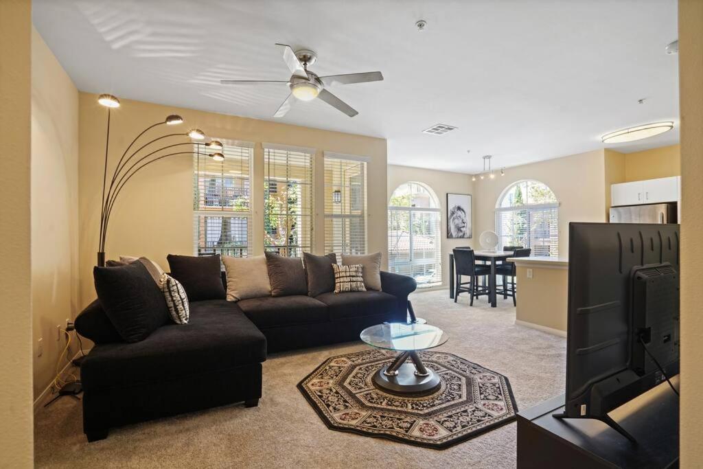 Luxury 2br/2ba!5min To Disney! Angelstadium! Hondacenter. Apartamento