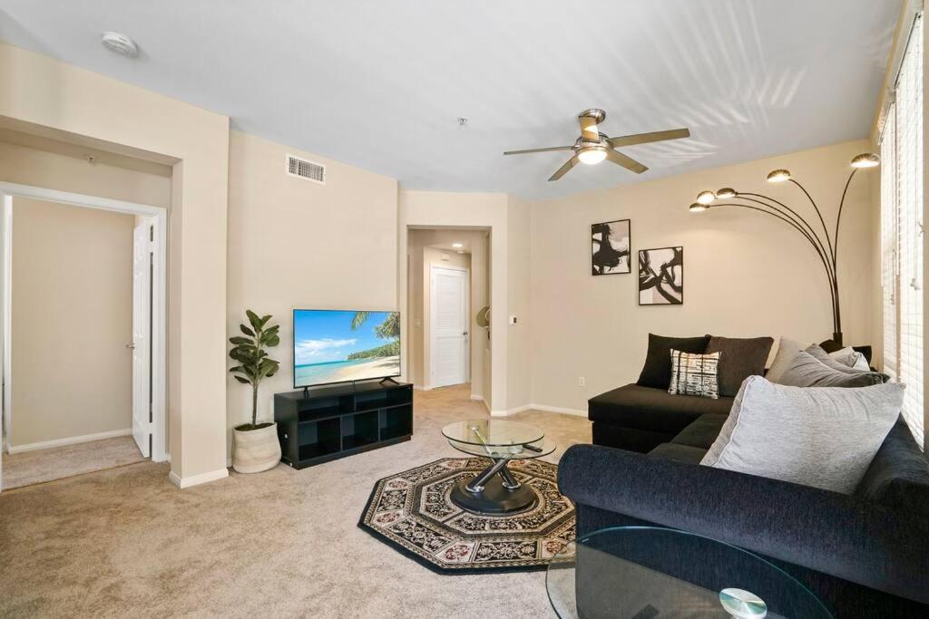 Luxury 2br/2ba!5min To Disney! Angelstadium! Hondacenter. * Anaheim