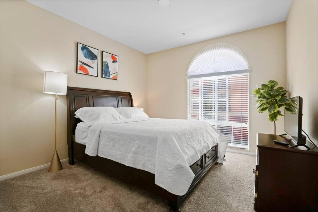 Luxury 2br/2ba!5min To Disney! Angelstadium! Hondacenter. Apartamento *