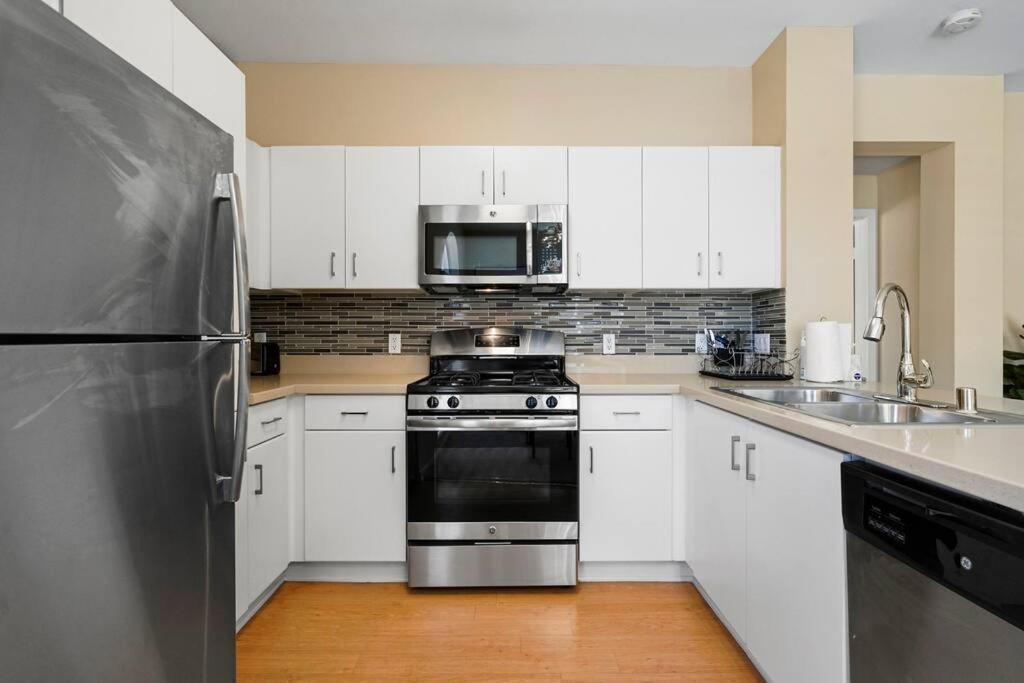 Luxury 2br/2ba!5min To Disney! Angelstadium! Hondacenter. Apartamento *
