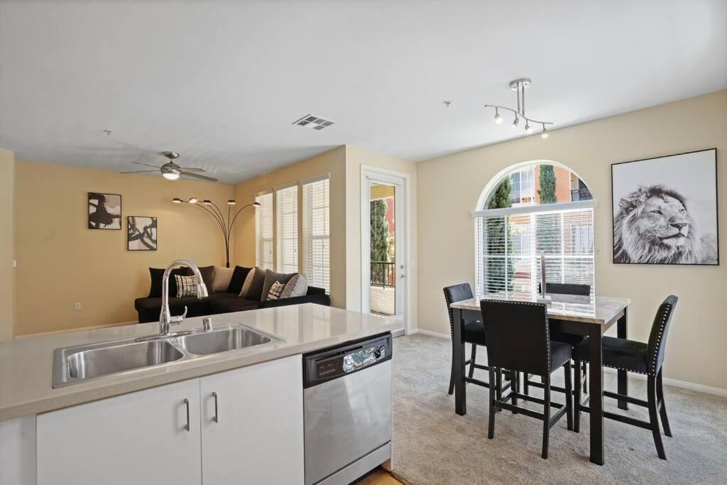 Luxury 2br/2ba!5min To Disney! Angelstadium! Hondacenter. *
