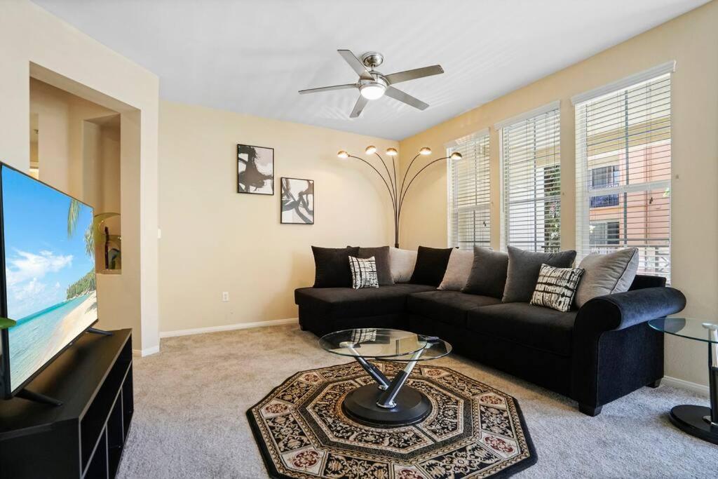 Apartamento Luxury 2br/2ba!5min To Disney! Angelstadium! Hondacenter.