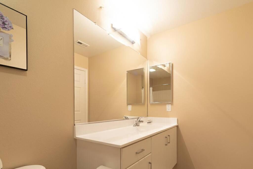 Lovely 2br/2ba!5min To Disney! Angelstadium! Hondacenter. Apartamento *