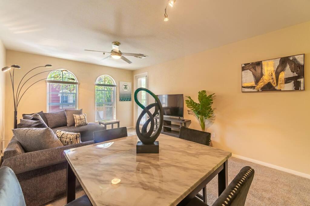 Apartamento Lovely 2br/2ba!5min To Disney! Angelstadium! Hondacenter. *