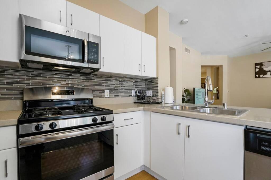 Luxury 2br/2ba!5min To Disney! Angelstadium! Hondacenter. * Anaheim