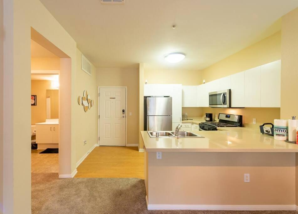 Lovely 2br/2ba!5min To Disney! Angelstadium! Hondacenter. * Anaheim