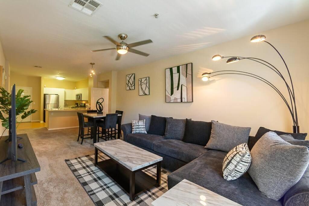 Apartamento Lovely 2br/2ba!5min To Disney! Angelstadium! Hondacenter. *