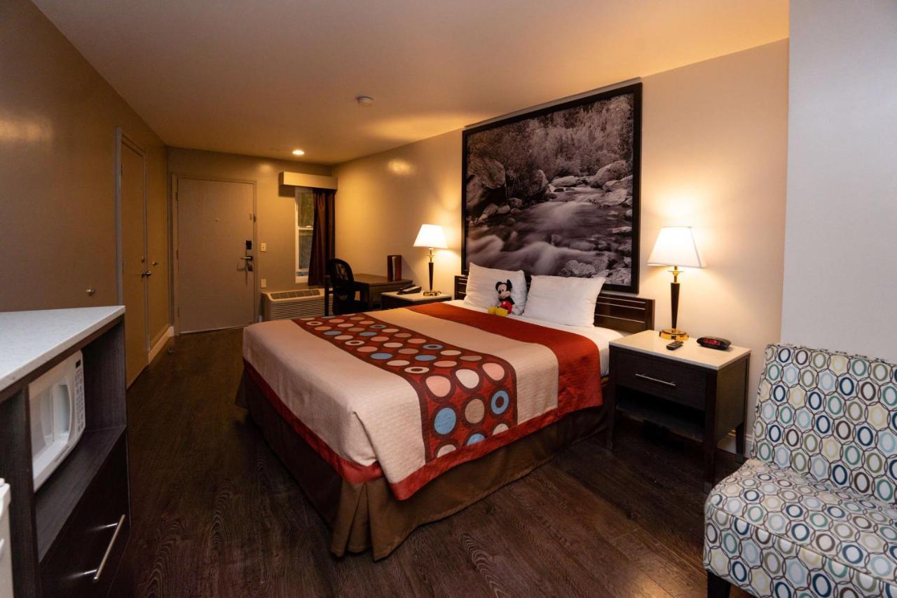 Super 8 By Wyndham Anaheim/disneyland Drive Hotel 2*